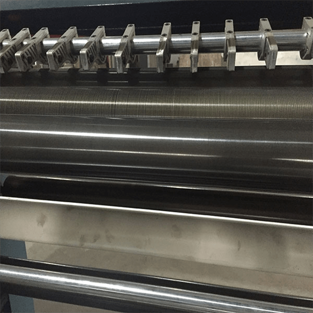 Máquina cortadora y rebobinadora vertical de alta velocidad controlada por PLC para película plástica en 200 m/min