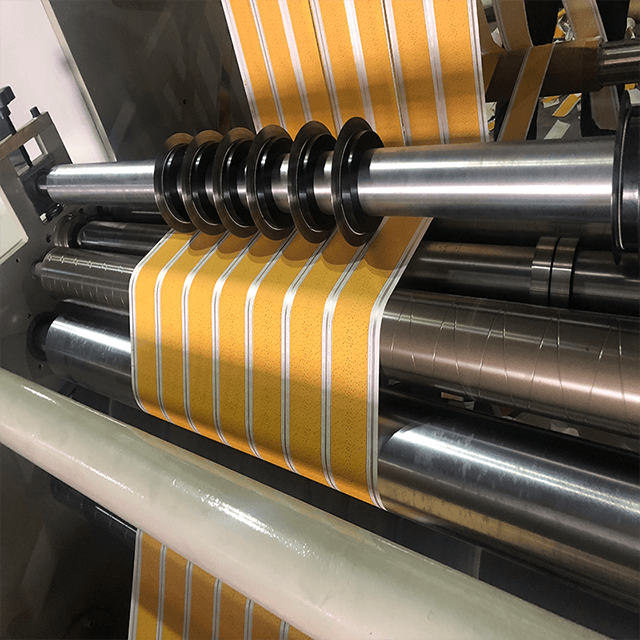 Cortadora rebobinadora de control PLC de alta velocidad horizontal para película plástica